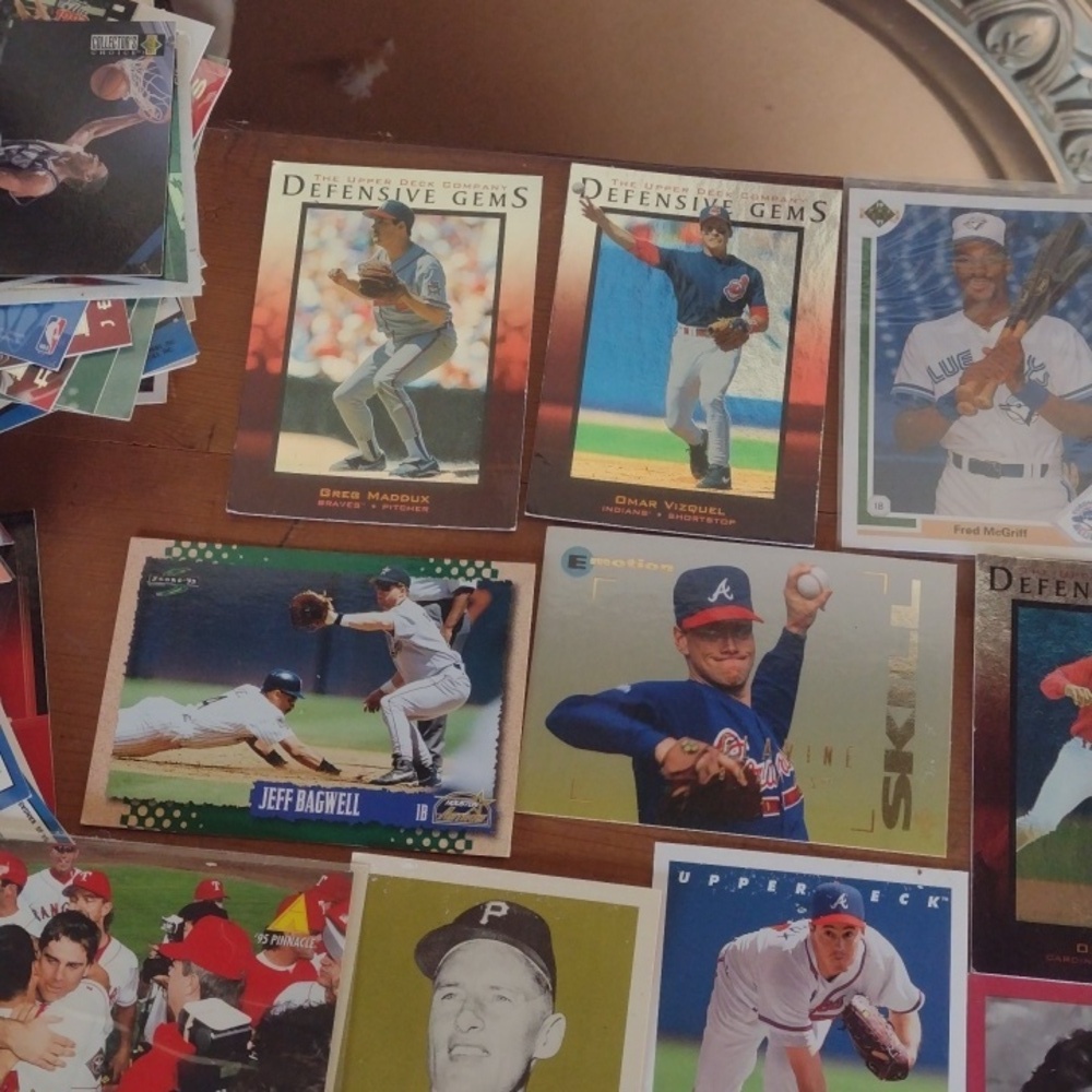 Assorted Baseball Trading Cards Collection - Picture 5 of 5
